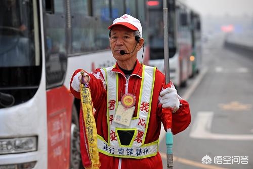 今日科普一下！义务指挥交通35年,百科词条爱好_2024最新更新